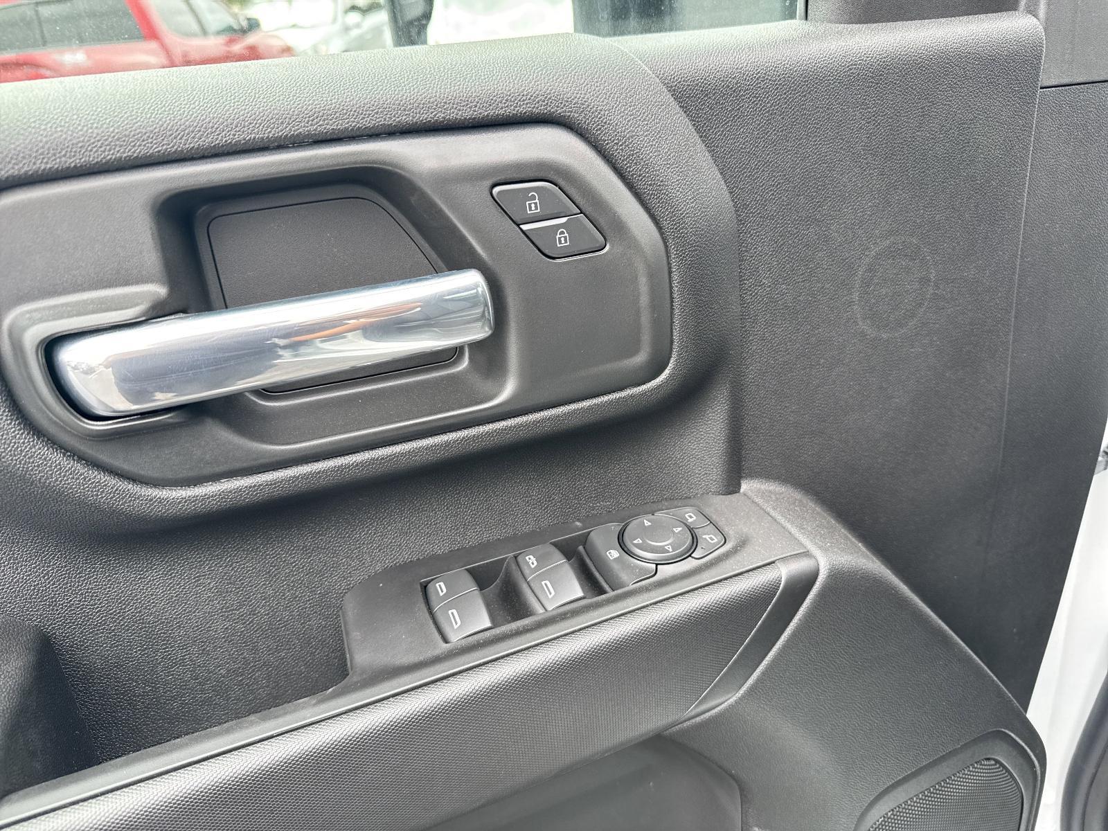 2025 Chevrolet Silverado 3500 HD Chassis Cab Vehicle Photo in GEORGETOWN, TX 78626-7508
