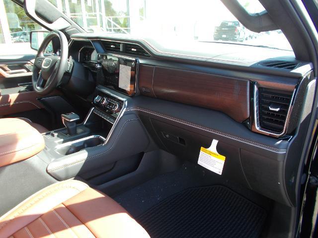 2025 GMC Sierra 1500 Vehicle Photo in LOWELL, MA 01852-4336