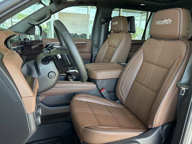 2025 Chevrolet Suburban Vehicle Photo in MANHATTAN, KS 66502-5036