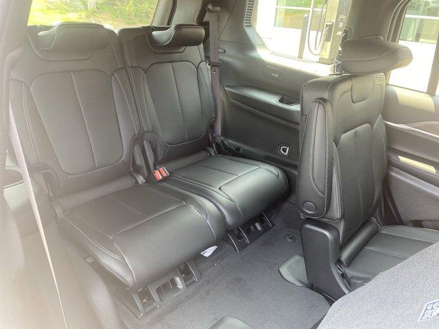 2025 Jeep Grand Cherokee L Vehicle Photo in Doylsetown, PA 18901