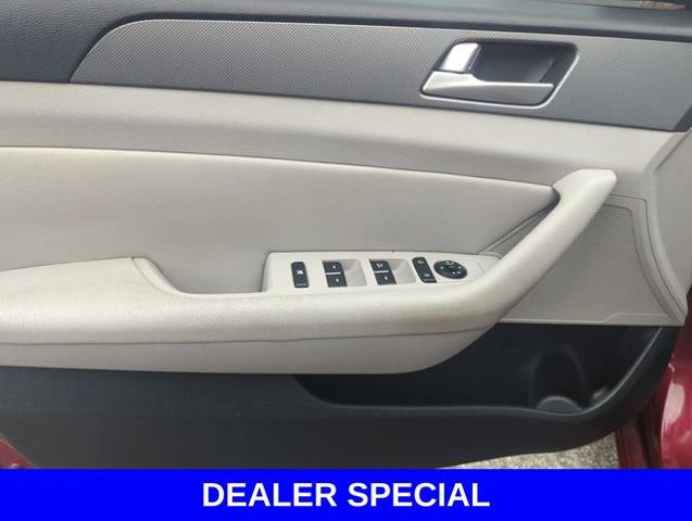 2015 Hyundai SONATA Vehicle Photo in Merrillville, IN 46410