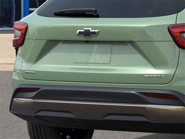 2025 Chevrolet Trax Vehicle Photo in ENGLEWOOD, CO 80113-6708