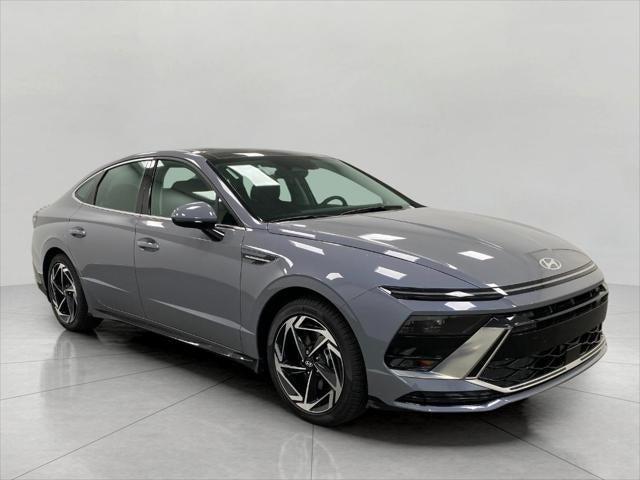 2025 Hyundai SONATA Vehicle Photo in Neenah, WI 54956