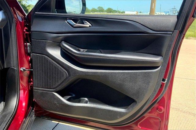 2023 Jeep Grand Cherokee Vehicle Photo in TOPEKA, KS 66609-0000