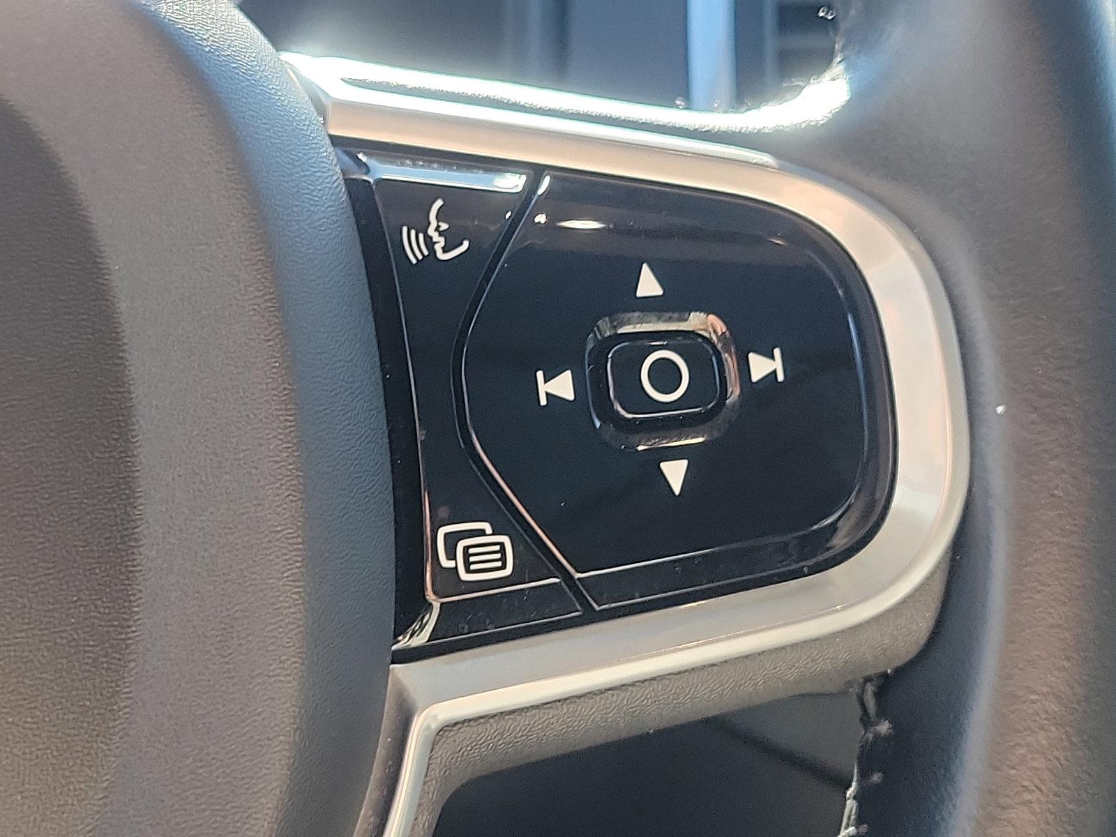 2022 Volvo XC90 Vehicle Photo in Trevose, PA 19053