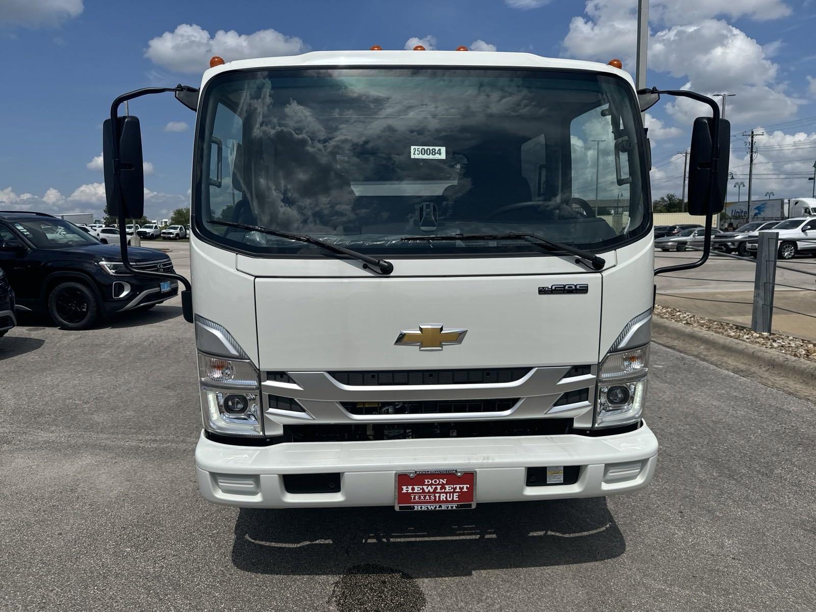 2025 Chevrolet Low Cab Forward 4500 Vehicle Photo in GEORGETOWN, TX 78626-7508