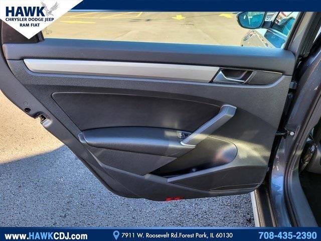 2022 Volkswagen Passat Vehicle Photo in Saint Charles, IL 60174