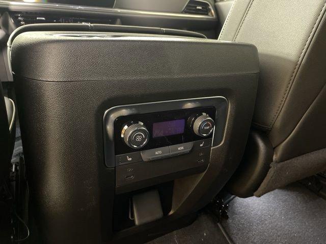 2025 Chevrolet Suburban Vehicle Photo in PHOENIX, AZ 85014-3381