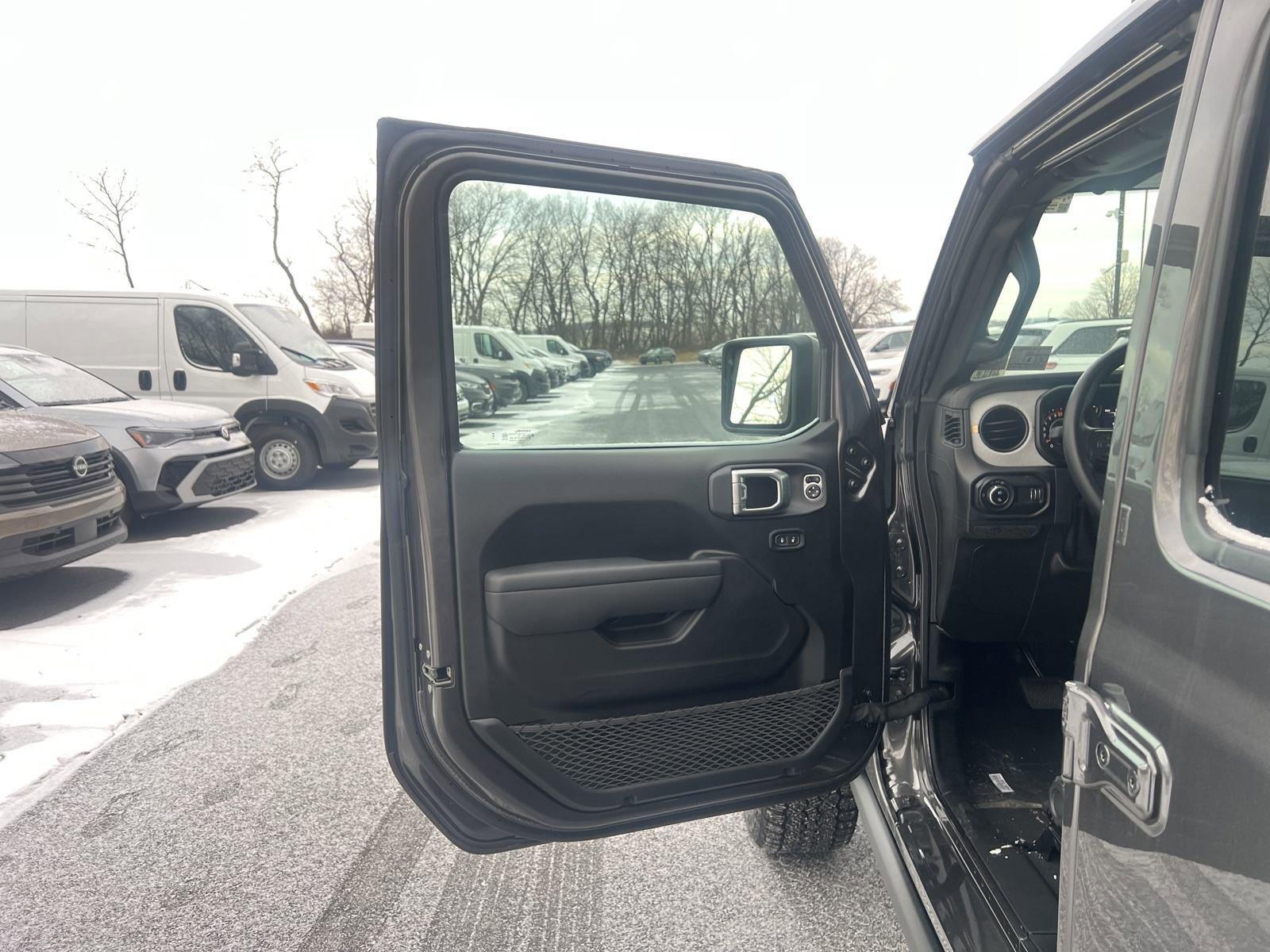 2025 Jeep Gladiator Vehicle Photo in Mechanicsburg, PA 17050-1707