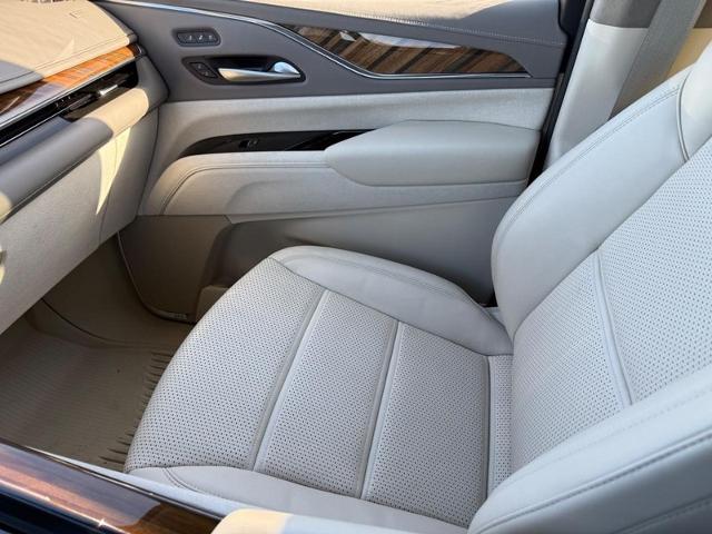 2024 Cadillac Escalade Vehicle Photo in COLUMBIA, MO 65203-3903