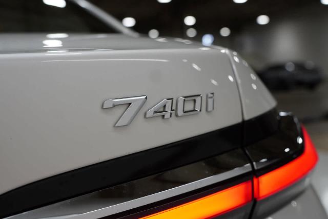2024 BMW 740i xDrive Vehicle Photo in GRAPEVINE, TX 76051