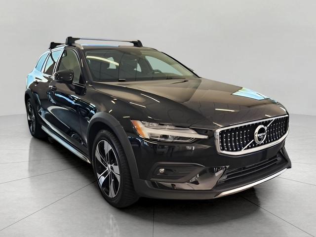 2022 Volvo V60 Cross Country Vehicle Photo in Appleton, WI 54913