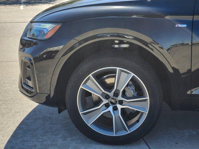 2025 Audi Q5 Vehicle Photo in HOUSTON, TX 77090