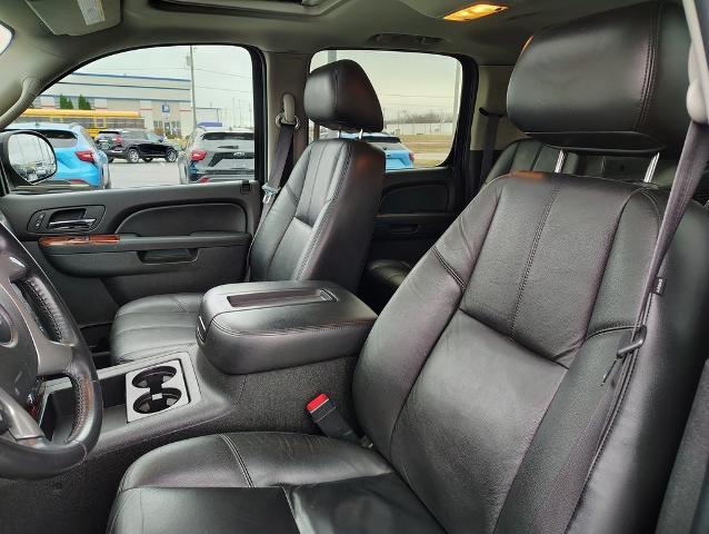 2012 Chevrolet Suburban LT photo 22