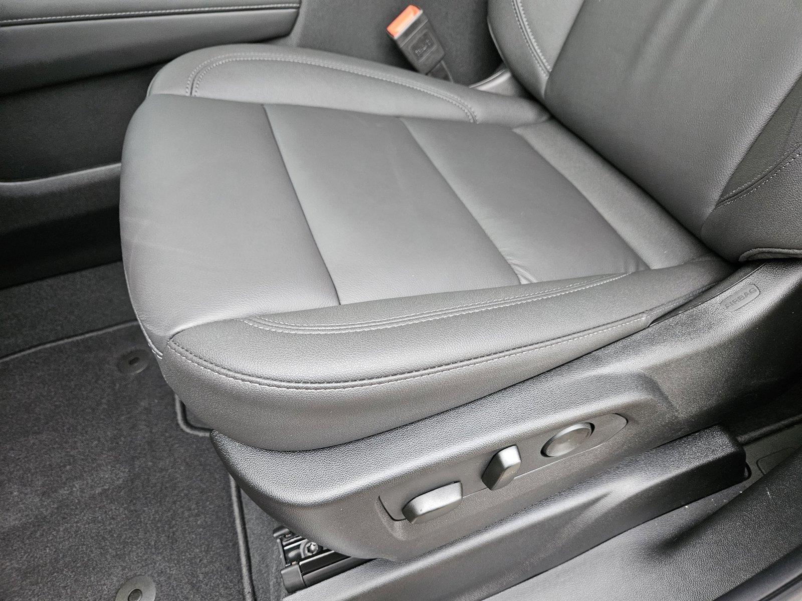 2025 Chevrolet Suburban Vehicle Photo in WACO, TX 76710-2592