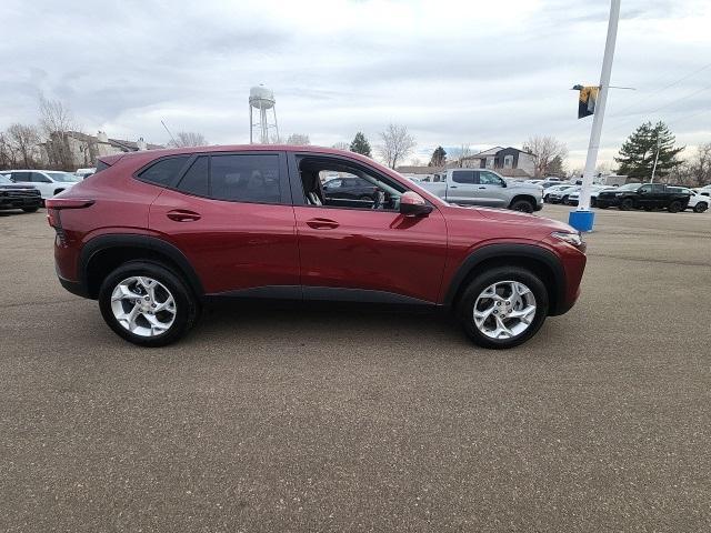 2024 Chevrolet Trax Vehicle Photo in ENGLEWOOD, CO 80113-6708