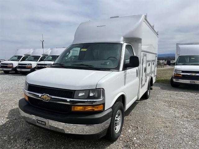 2025 Chevrolet Express Cutaway 3500 Vehicle Photo in ALCOA, TN 37701-3235