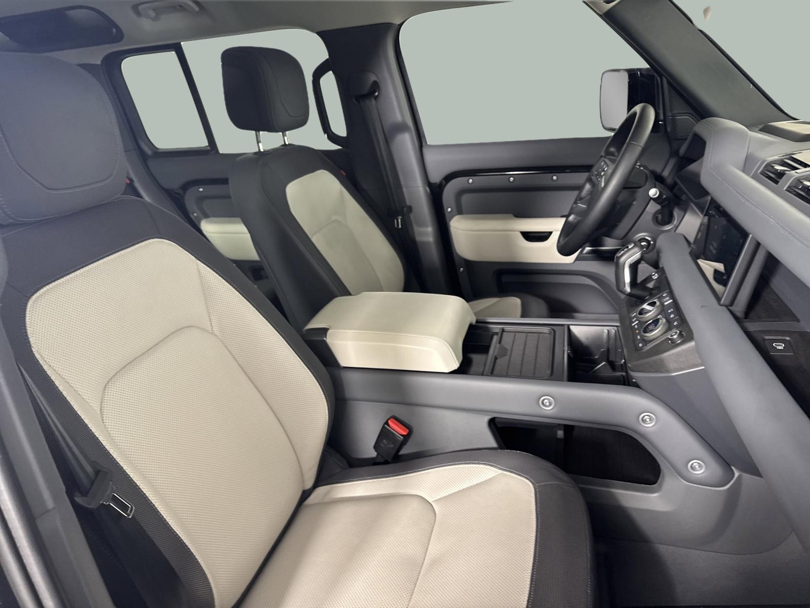 2024 Land Rover Defender Vehicle Photo in GEORGETOWN, TX 78626-7508