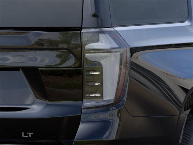 2025 Chevrolet Suburban Vehicle Photo in ENGLEWOOD, CO 80113-6708