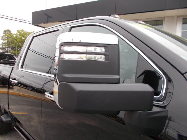 2025 GMC Sierra 2500 HD Vehicle Photo in LOWELL, MA 01852-4336