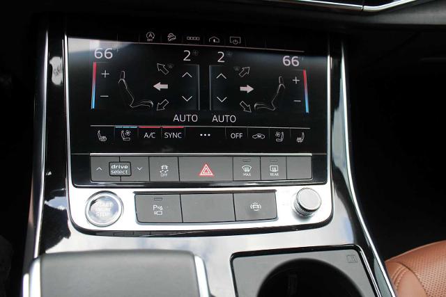 2024 Audi Q7 Vehicle Photo in HOUSTON, TX 77090