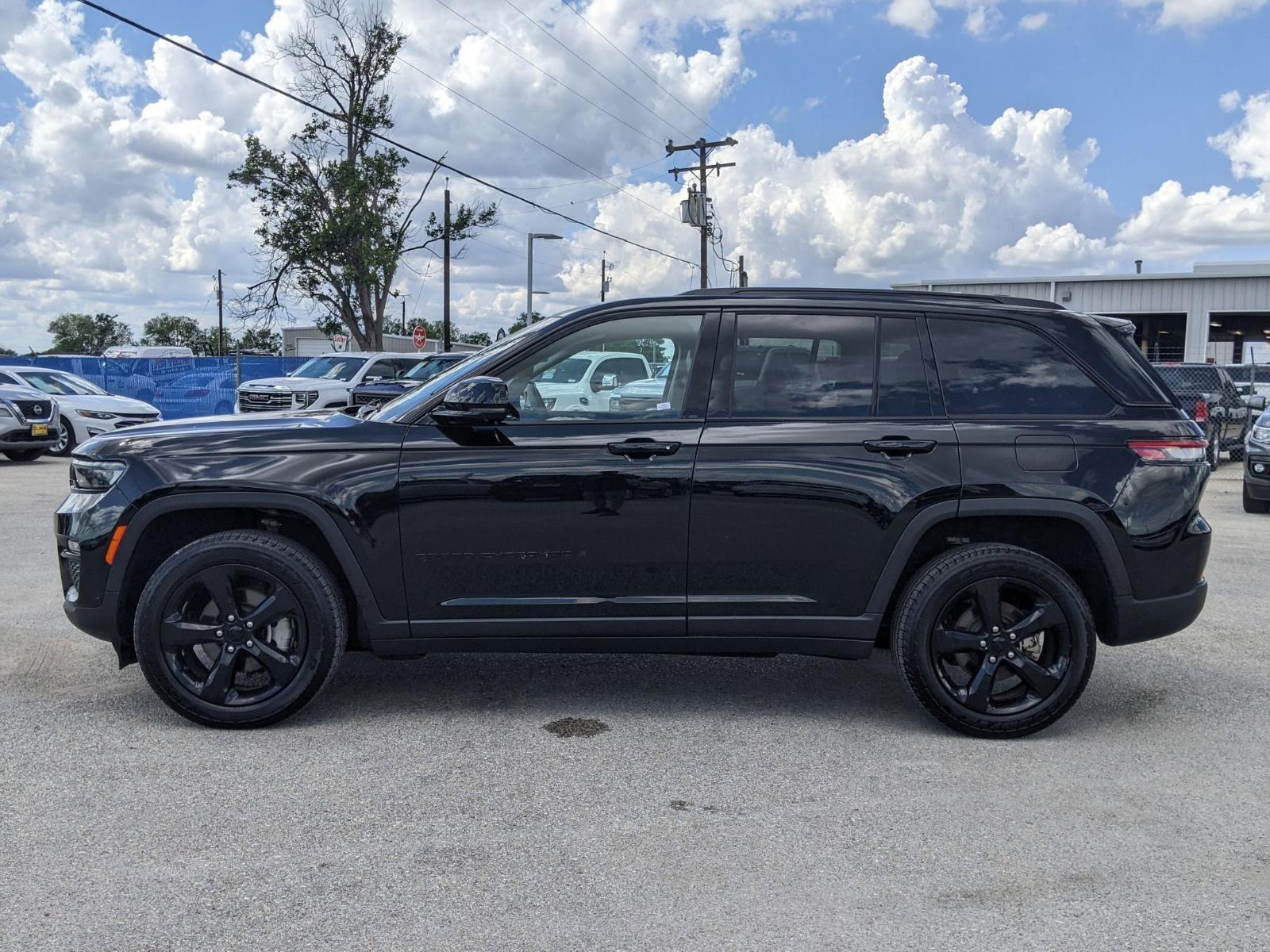 2023 Jeep Grand Cherokee Vehicle Photo in Seguin, TX 78155