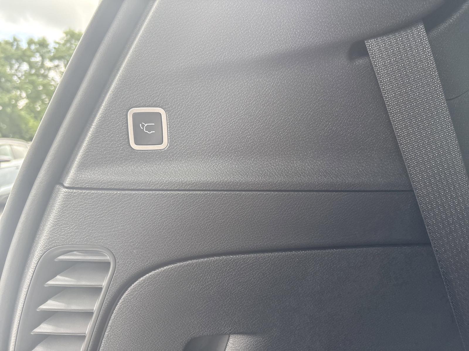 2025 Chrysler Voyager Vehicle Photo in Mechanicsburg, PA 17050-1707