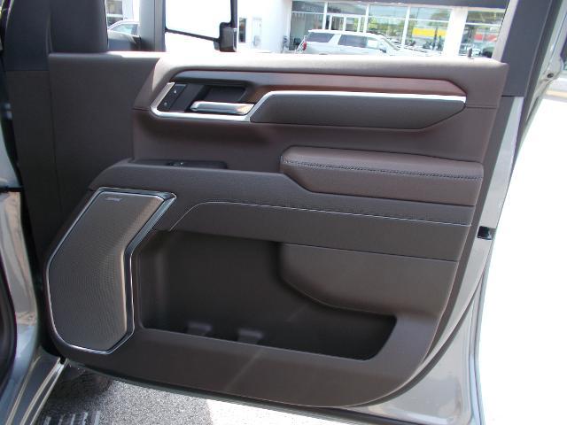 2025 GMC Sierra 2500 HD Vehicle Photo in LOWELL, MA 01852-4336