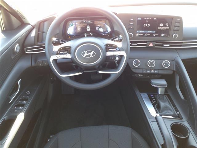 2025 Hyundai ELANTRA Vehicle Photo in Peoria, IL 61615