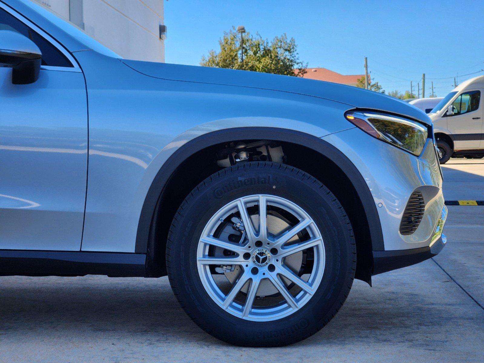 2025 Mercedes-Benz GLC Vehicle Photo in HOUSTON, TX 77079