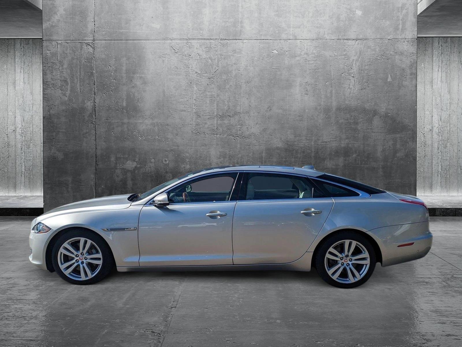 2016 Jaguar XJ Vehicle Photo in WEST PALM BEACH, FL 33407-3296