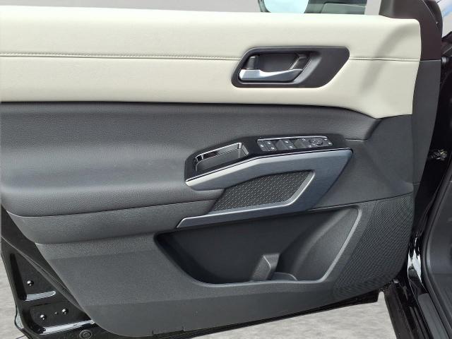 2025 Nissan Pathfinder Vehicle Photo in Oshkosh, WI 54904