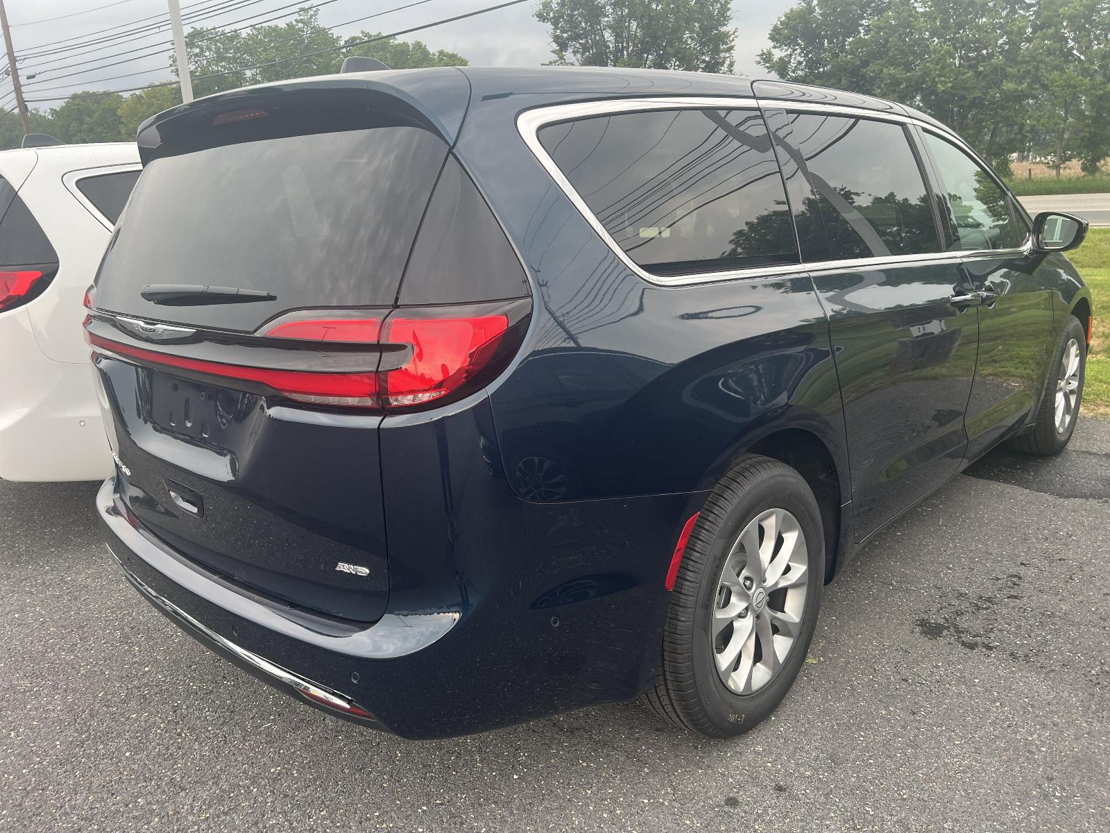 2025 Chrysler Pacifica Vehicle Photo in Mechanicsburg, PA 17050-1707