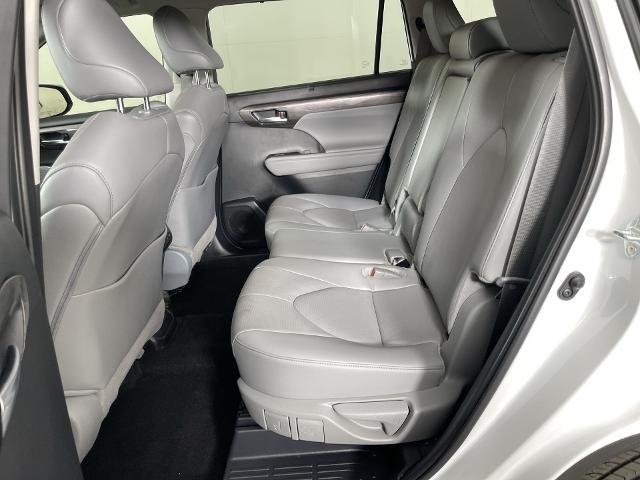 2024 Toyota Highlander Vehicle Photo in GILBERT, AZ 85297-0402