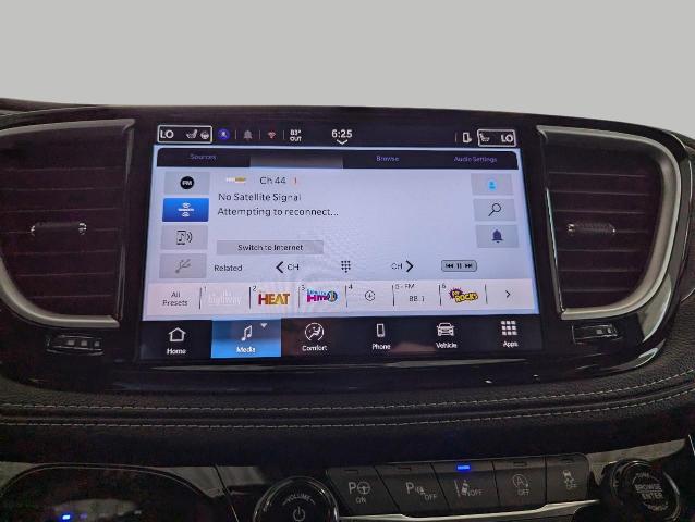 2025 Chrysler Pacifica Vehicle Photo in Oshkosh, WI 54901