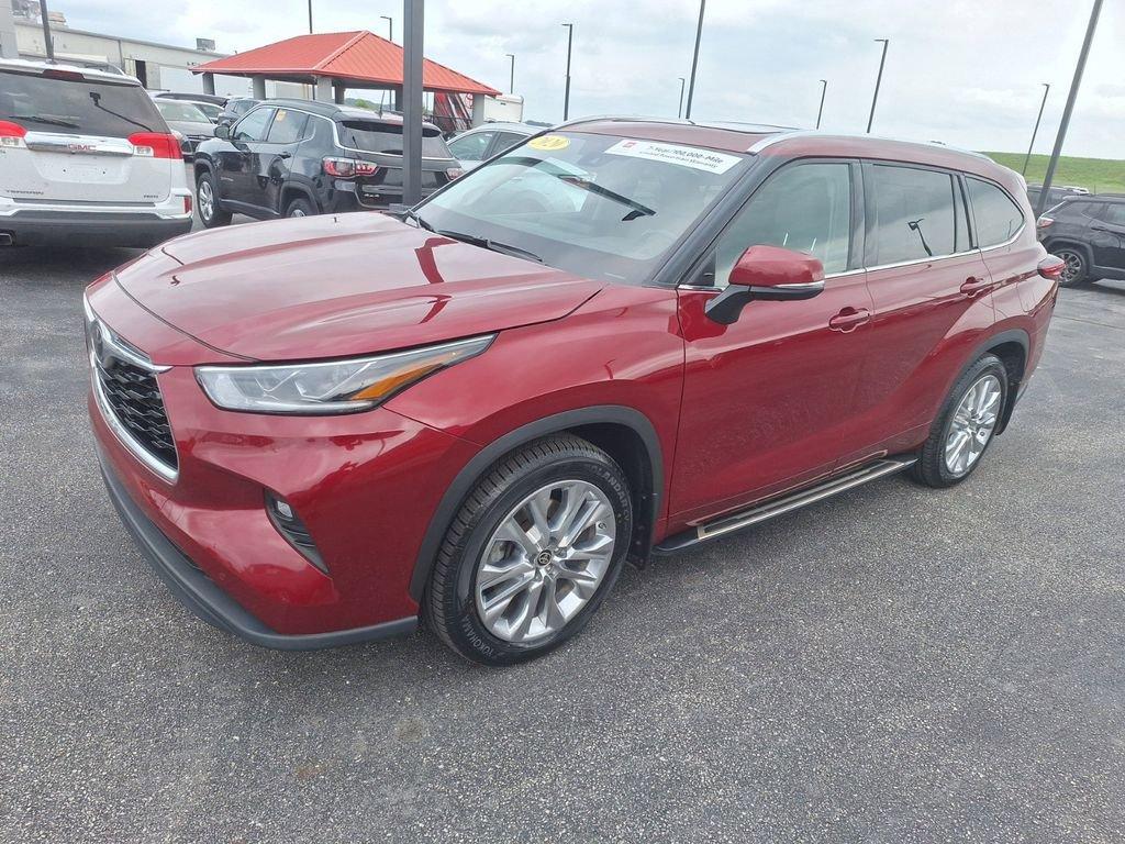 2020 Toyota Highlander Vehicle Photo in Marion, IA 52302
