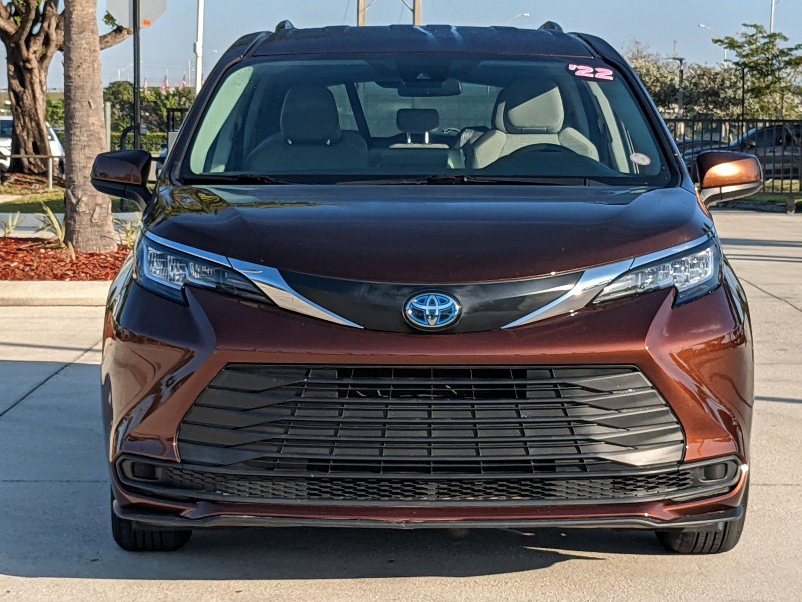 2022 Toyota Sienna Vehicle Photo in Davie, FL 33331