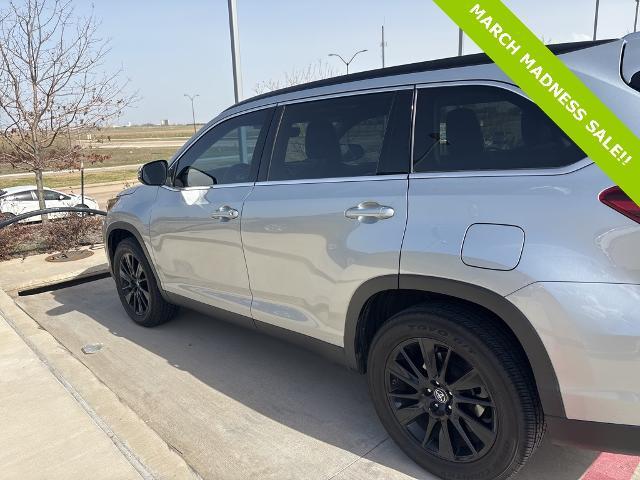 2019 Toyota Highlander Vehicle Photo in Grapevine, TX 76051