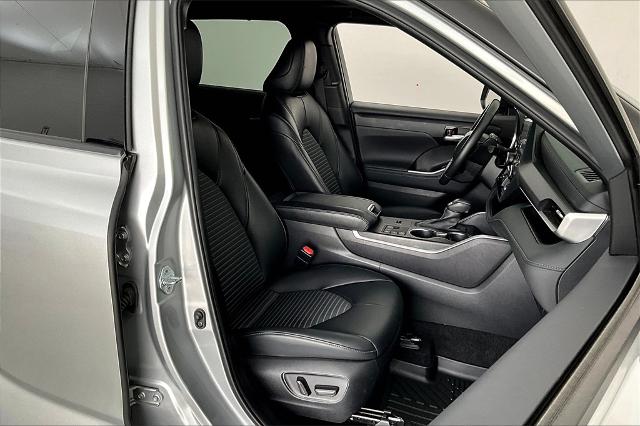 2024 Toyota Highlander Vehicle Photo in Grapevine, TX 76051