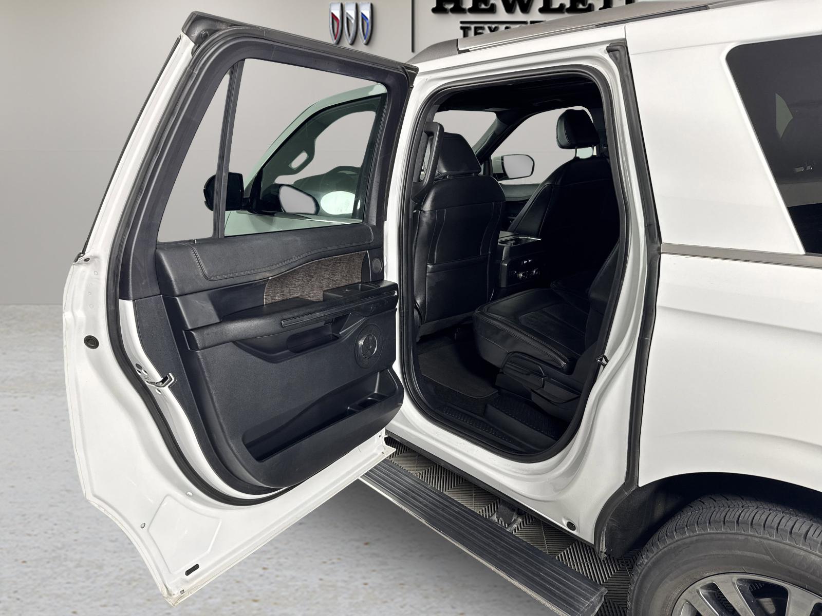 2021 Ford Expedition Max Vehicle Photo in GEORGETOWN, TX 78626-7508
