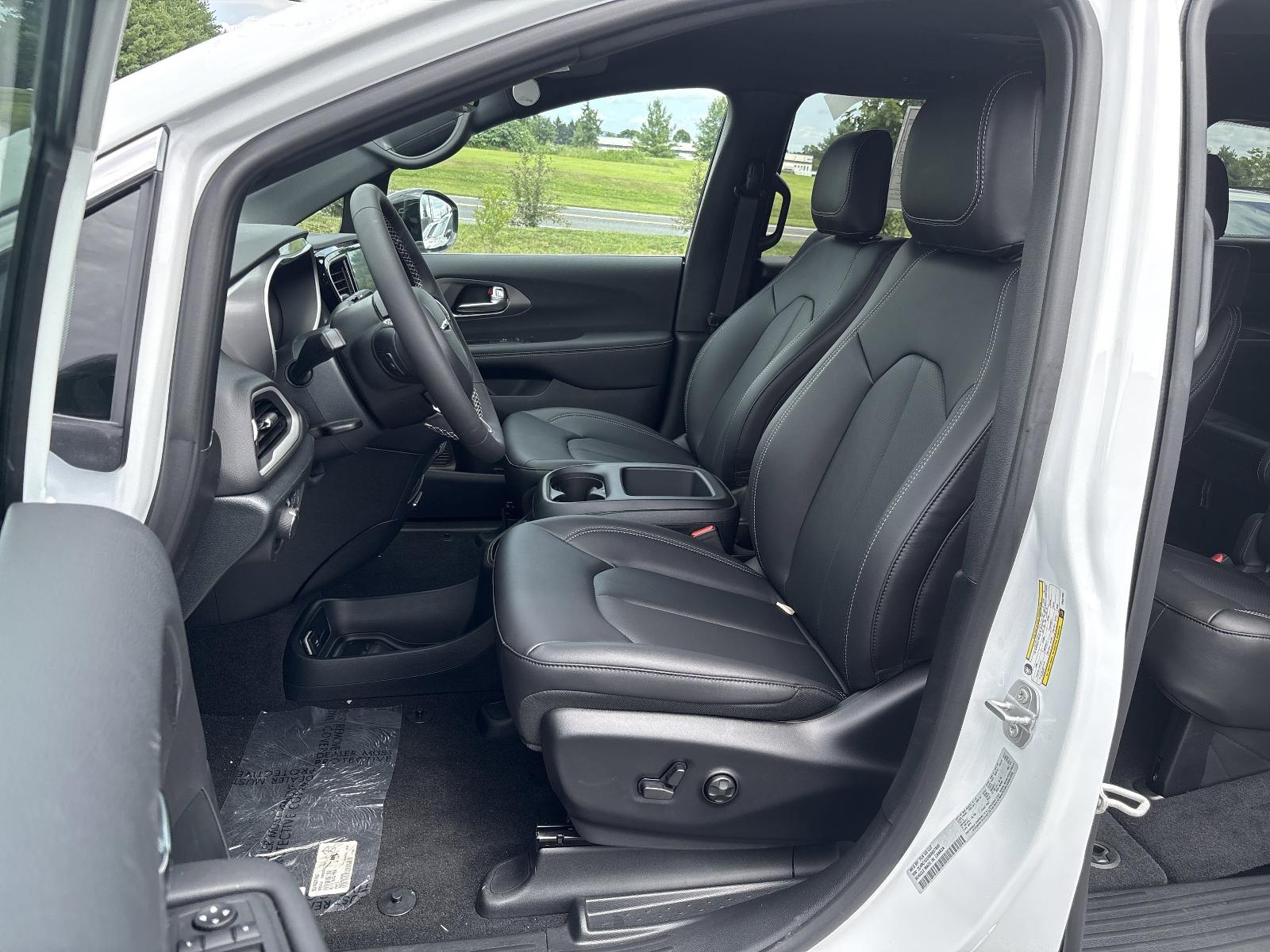 2025 Chrysler Voyager Vehicle Photo in Mechanicsburg, PA 17050-1707