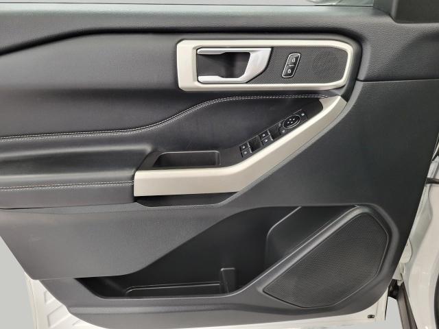2023 Ford Explorer Vehicle Photo in Neenah, WI 54956