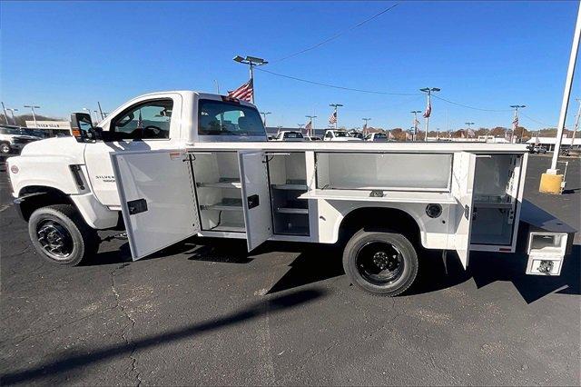 2024 Chevrolet Silverado 5500 HD Vehicle Photo in INDEPENDENCE, MO 64055-1314