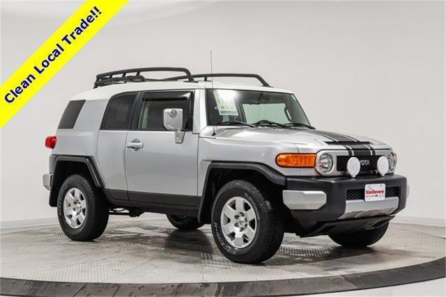 2008 Toyota FJ Cruiser Vehicle Photo in Akron, OH 44312