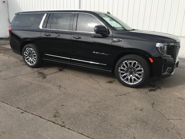 2023 GMC Yukon XL Vehicle Photo in GREEN BAY, WI 54303-3330