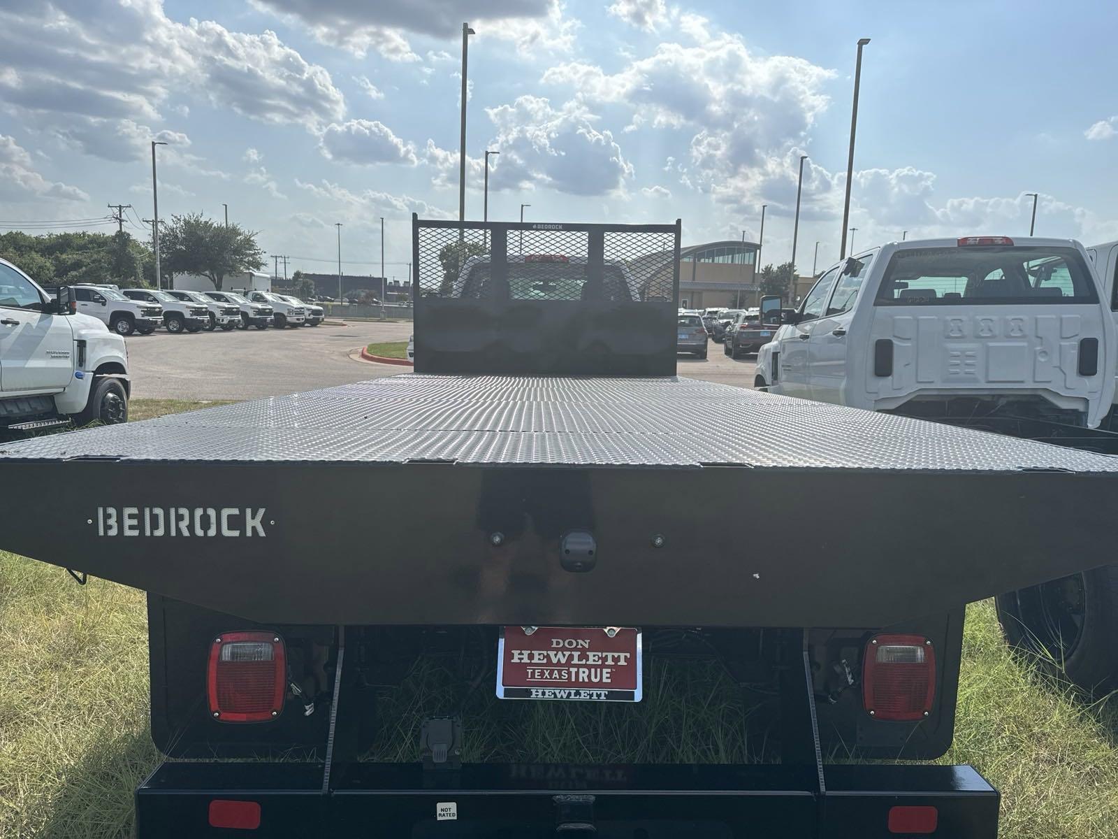 2024 Chevrolet Silverado 6500 HD Vehicle Photo in GEORGETOWN, TX 78626-7508