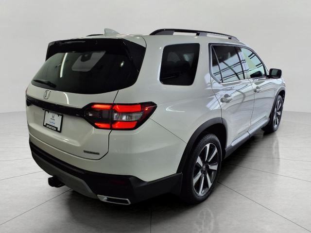 2025 Honda Pilot Vehicle Photo in Oshkosh, WI 54904