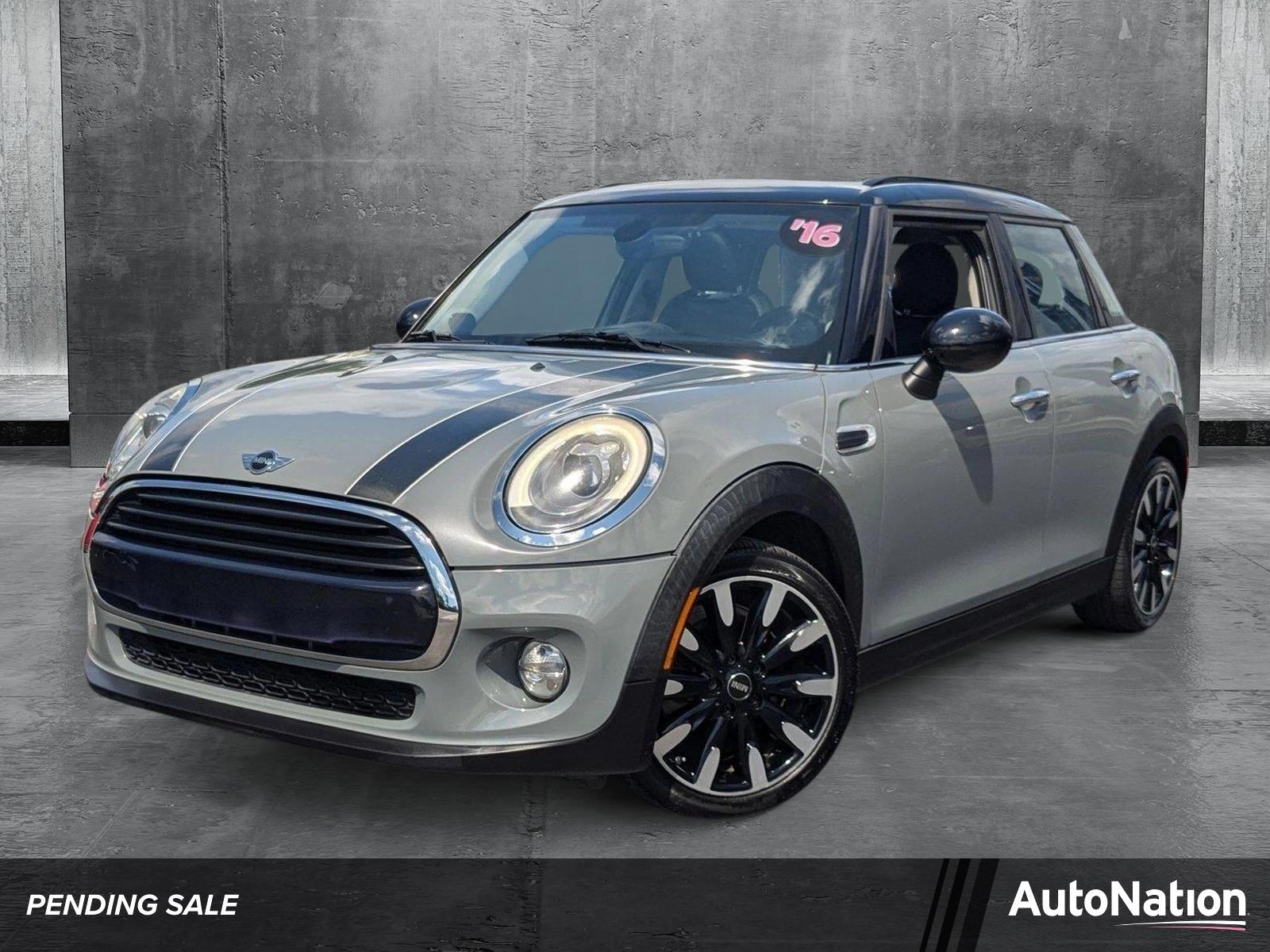 2016 MINI Cooper Hardtop 4 Door Vehicle Photo in MIAMI, FL 33134-2699