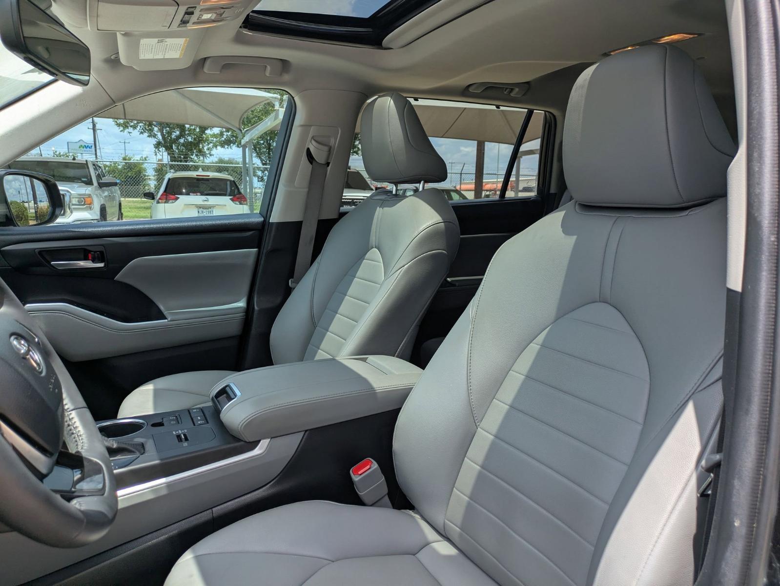 2021 Toyota Highlander Vehicle Photo in SELMA, TX 78154-1460