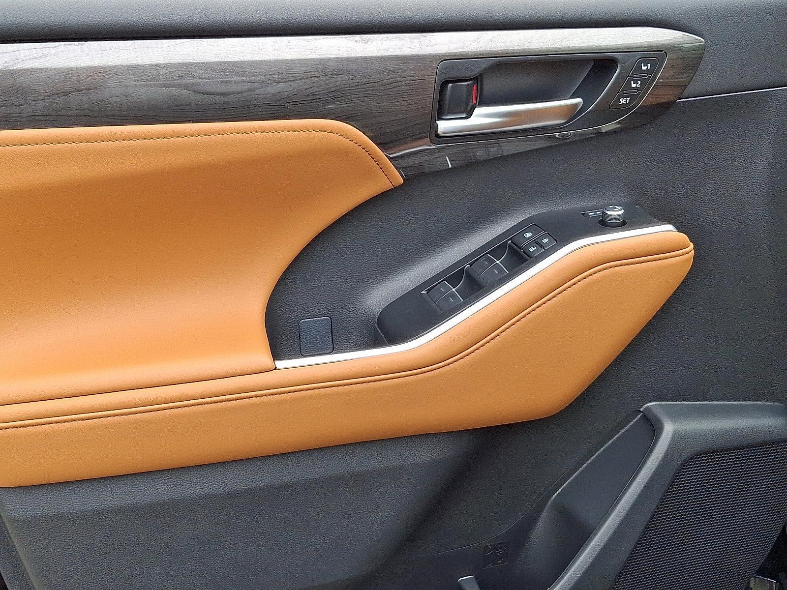 2025 Toyota Highlander Vehicle Photo in Trevose, PA 19053